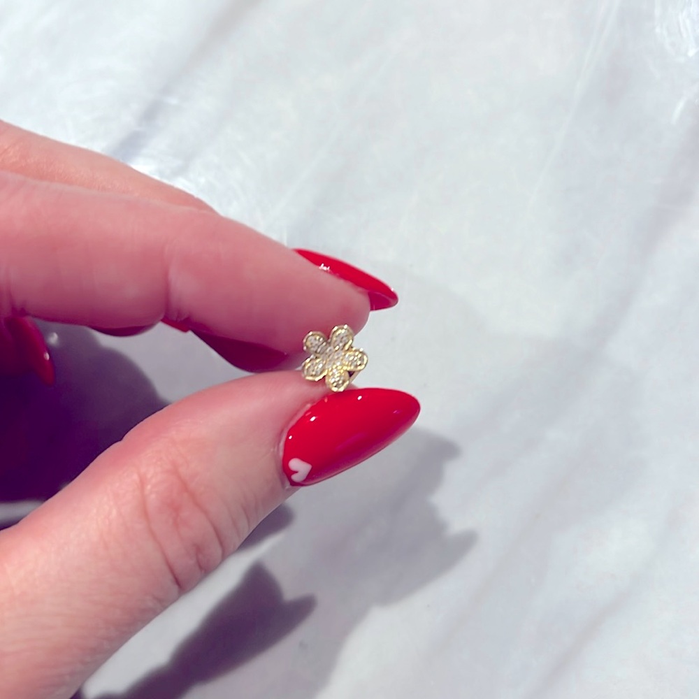 Stephanie Gottlieb stud flower earring